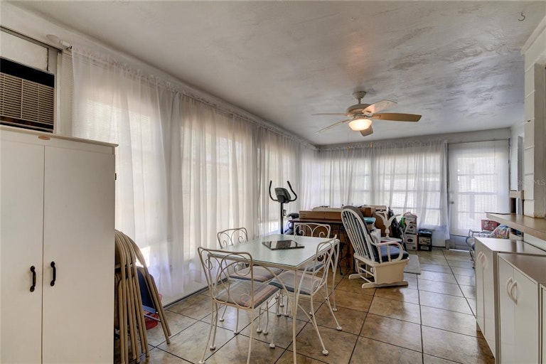 Photo 37 of 53 - 412 Crosswinds Dr, Palm Harbor, FL 34683