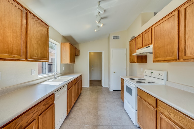 Photo 6 of 20 - 2634 E Hartford Ave, Phoenix, AZ 85032
