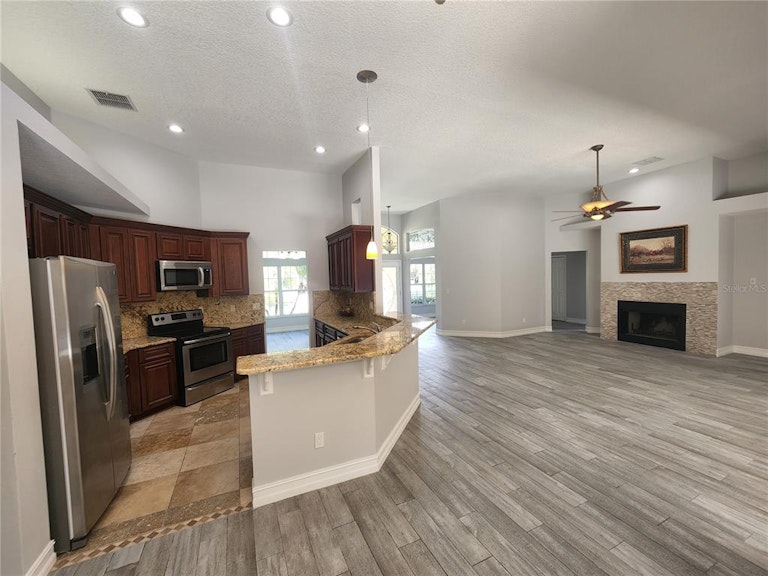 Photo 8 of 41 - 10095 Brandon Cir, Orlando, FL 32836