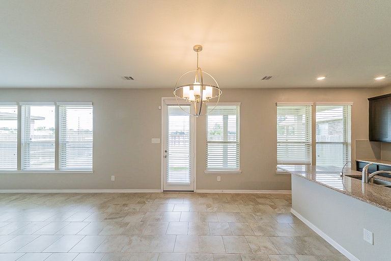 Photo 9 of 36 - 12731 Arcola Valley Ct, Houston, TX 77044