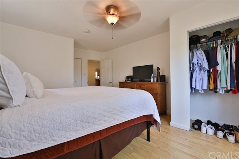 Photo 12 of 31 - 601 W 108th St, Los Angeles, CA 90044