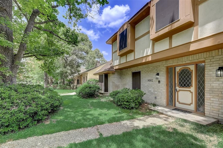 Photo 7 of 46 - 14002 Cedar Point Dr, Houston, TX 77070