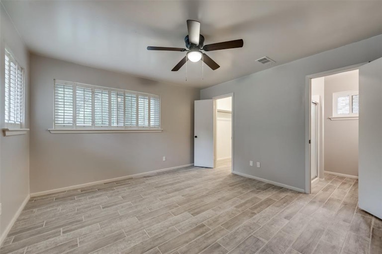 Photo 11 of 25 - 737 W Cheryl Ave, Hurst, TX 76053
