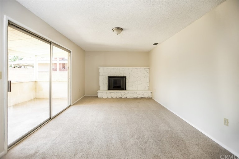 Photo 5 of 27 - 870 Malaga Pl, Hemet, CA 92543