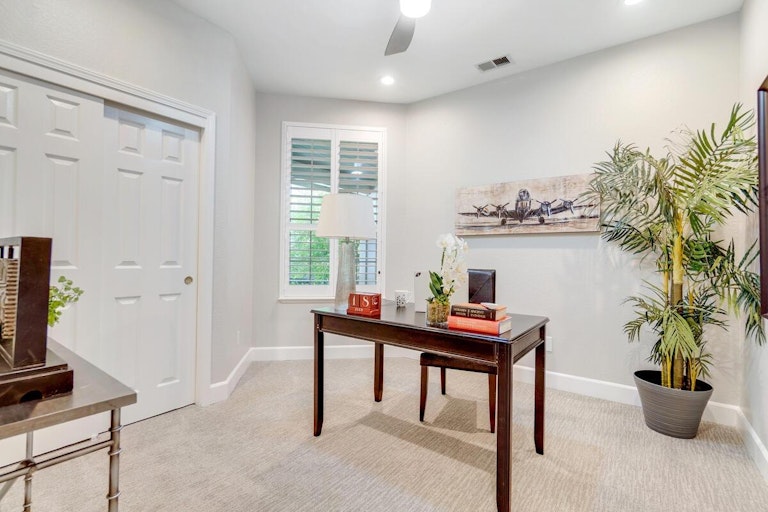 Photo 23 of 31 - 1725 Evergreen Ct, Davis, CA 95618