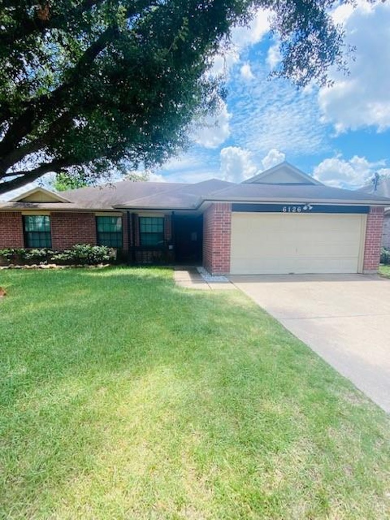 Photo 2 of 36 - 6126 Nancet Dr, Houston, TX 77041