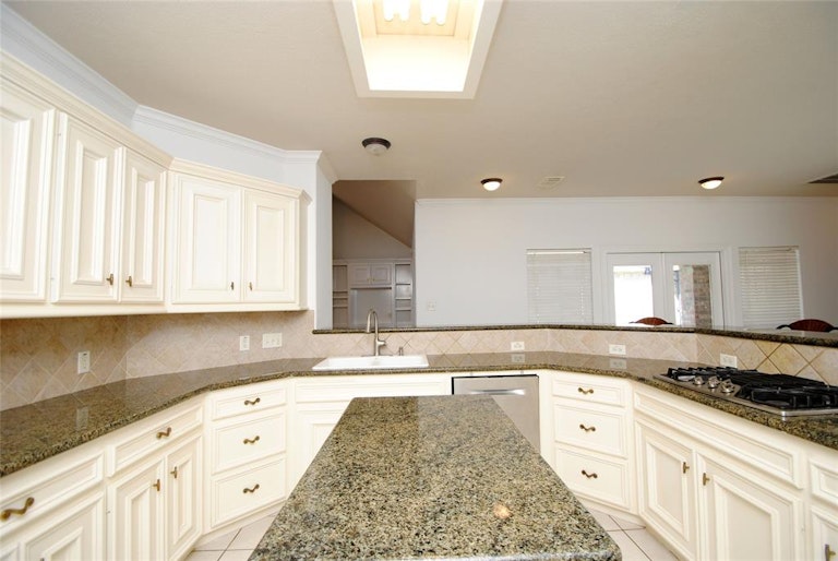 Photo 15 of 41 - 3118 Canyon Oak Ct, Houston, TX 77068