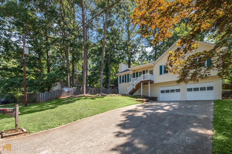 Photo 3 of 34 - 7045 Sumit Creek Dr NW, Kennesaw, GA 30152