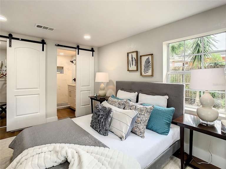 Photo 15 of 26 - 420 40th St S, Saint Petersburg, FL 33711