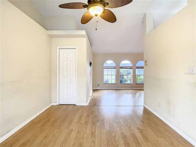 Photo 15 of 41 - 6923 Ashbury Dr, Lakeland, FL 33809
