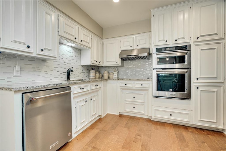 Photo 12 of 29 - 2609 Still Meadow Rd, Irving, TX 75060