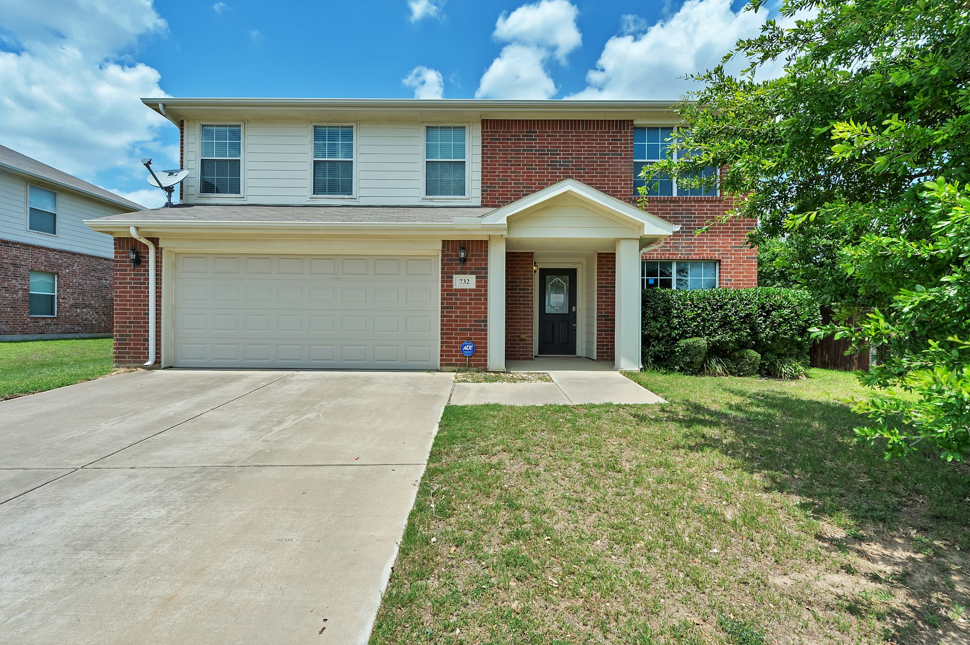 Photo 1 of 28 - 732 Partridge Dr, Fort Worth, TX 76131