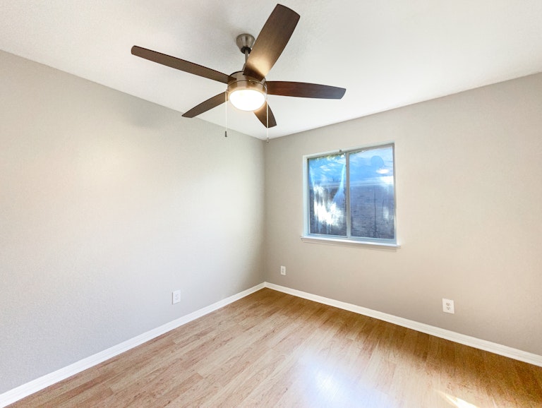 Photo 8 of 17 - 2512 Willow Way, Round Rock, TX 78664