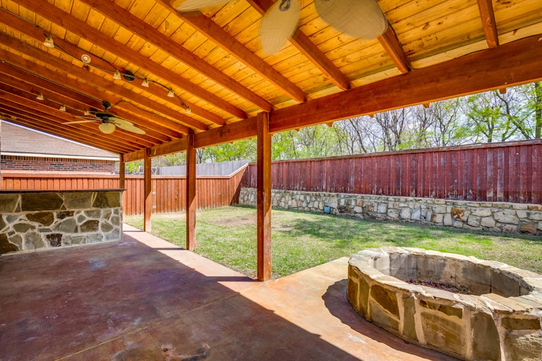 Photo 31 of 32 - 16408 Red River Ln, Justin, TX 76247