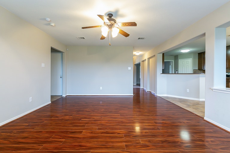 Photo 15 of 29 - 5405 Lilac Grove Ln, Rosharon, TX 77583