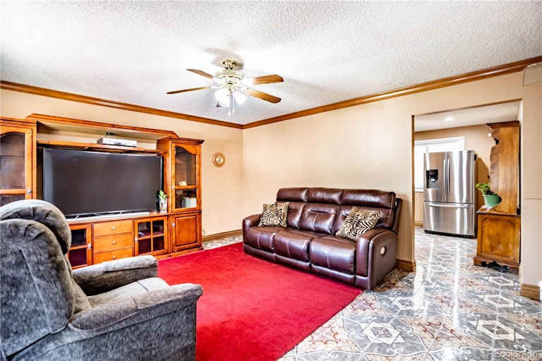 Photo 4 of 24 - 5309 Altura St, Denver, CO 80239