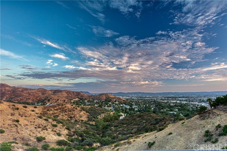 Photo 31 of 36 - 10366 Ormond St, Sunland, CA 91040