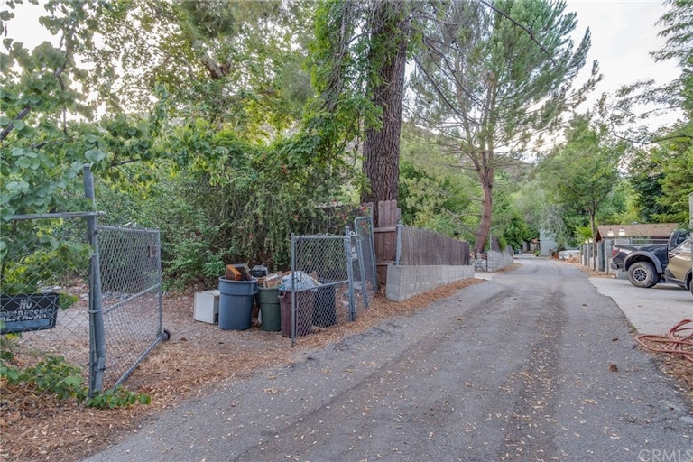 Photo 4 of 16 - 366 Lytle Ln, Lytle Creek, CA 92358