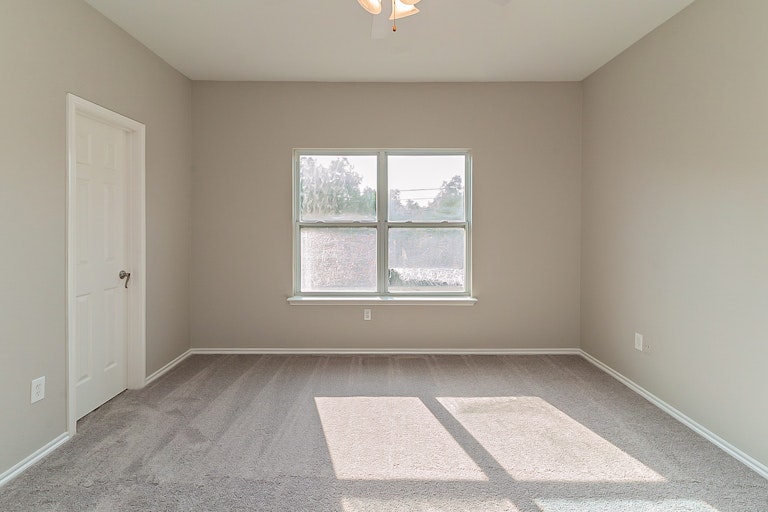 Photo 14 of 25 - 2800 Pasadena Ln, Arlington, TX 76015