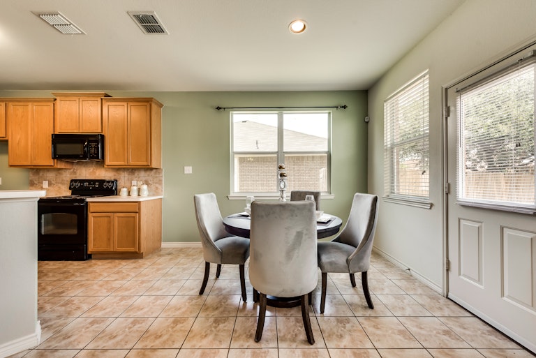 Photo 12 of 37 - 229 Willowlake Dr, Little Elm, TX 75068