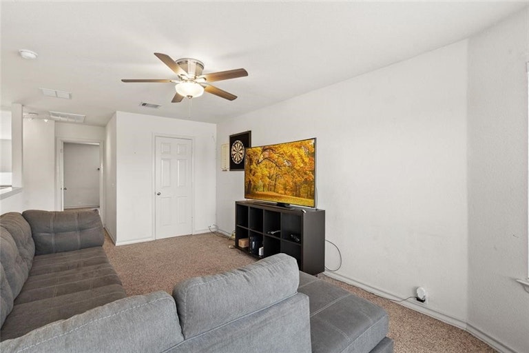 Photo 27 of 39 - 20801 Penny Royal Dr, Pflugerville, TX 78660