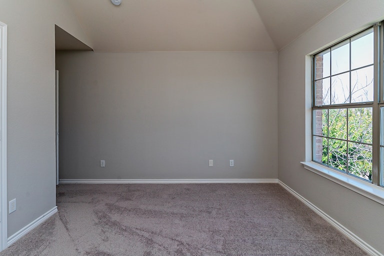 Photo 27 of 32 - 6813 White River Dr, Fort Worth, TX 76179