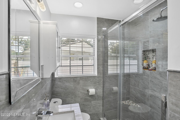 Photo 15 of 27 - 557 Laurina St, Jacksonville, FL 32216