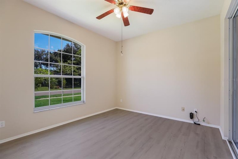 Photo 21 of 28 - 5706 Stone Pointe Dr, Sarasota, FL 34233