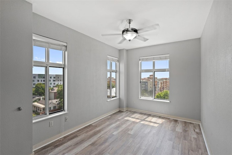 Photo 20 of 32 - 711 W 26th St #701, Austin, TX 78705