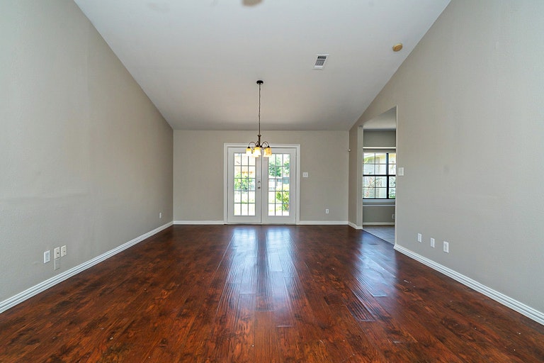 Photo 9 of 18 - 5605 Baker Dr, The Colony, TX 75056
