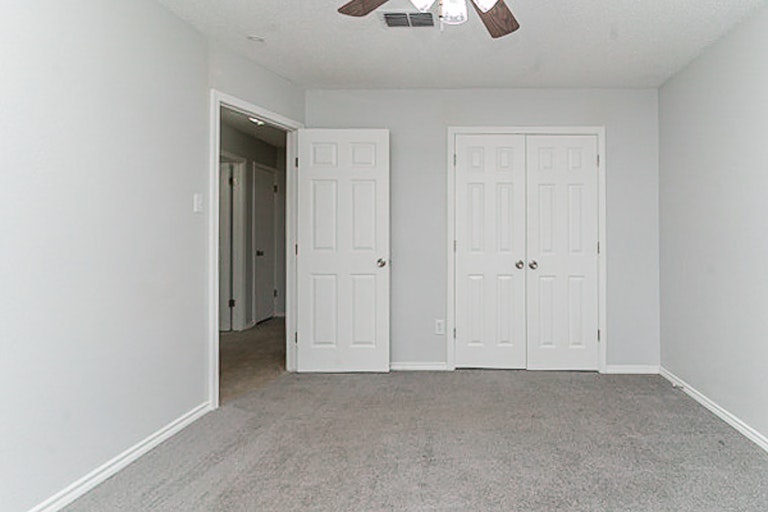 Photo 17 of 25 - 2811 Ashbury Dr, Arlington, TX 76015