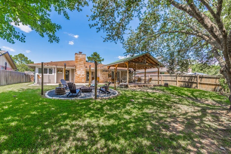 Photo 24 of 24 - 16930 Creek Line Dr, Friendswood, TX 77546