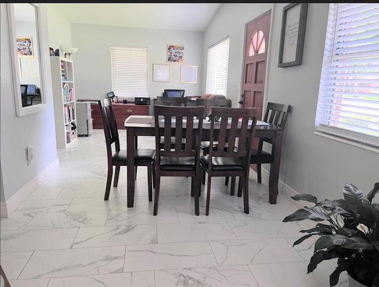 Photo 6 of 26 - 613 E Hillcrest St, Altamonte Springs, FL 32701