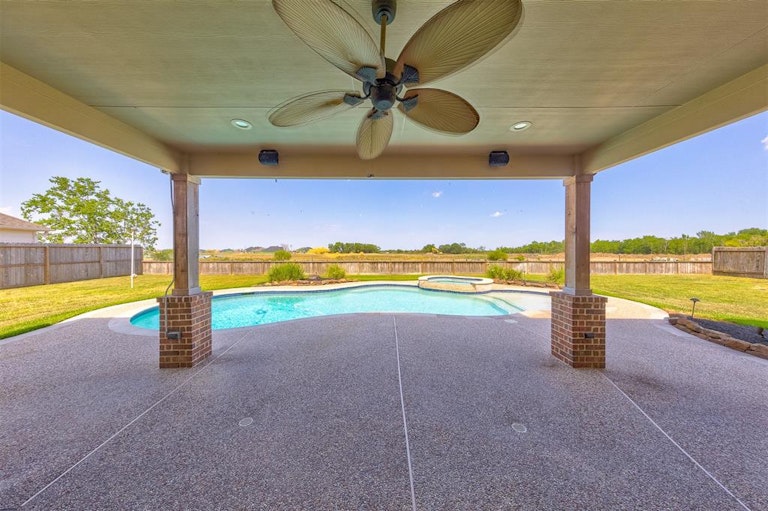 Photo 42 of 50 - 2240 Lakeway Dr, Friendswood, TX 77546