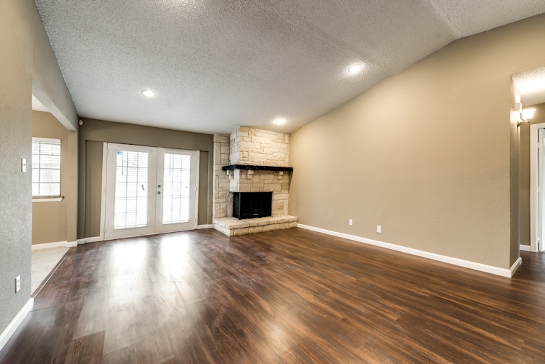 Photo 14 of 28 - 2109 Deerfield Dr, Carrollton, TX 75007