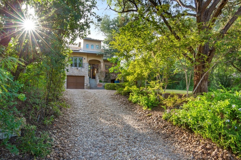 Photo 2 of 37 - 2018 Travis Heights Blvd, Austin, TX 78704