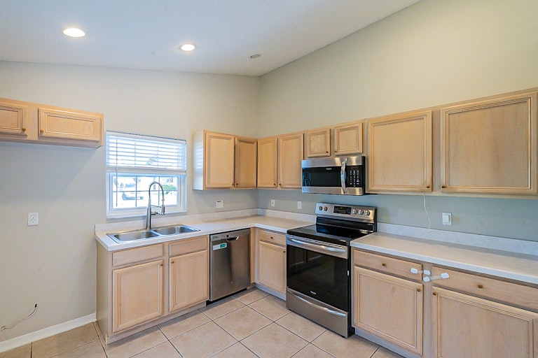 Photo 10 of 34 - 4670 Prairie Point Blvd, Kissimmee, FL 34746