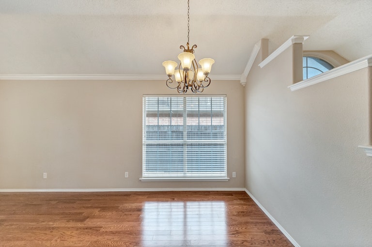 Photo 10 of 28 - 8708 Saranac Trl, Fort Worth, TX 76118
