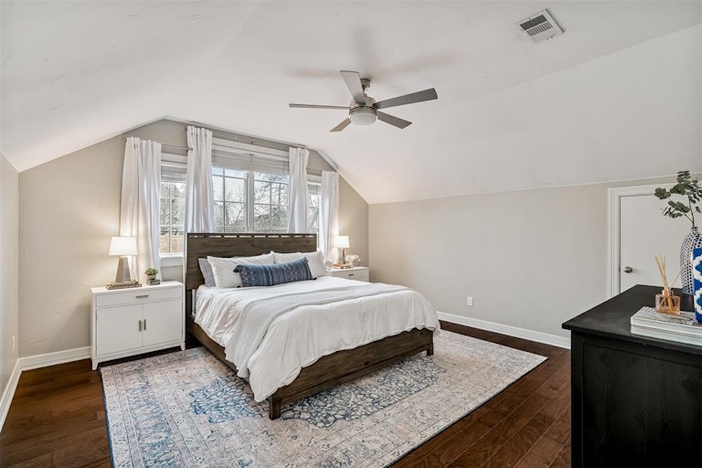 Photo 26 of 40 - 5204 Willis Ave, Dallas, TX 75206