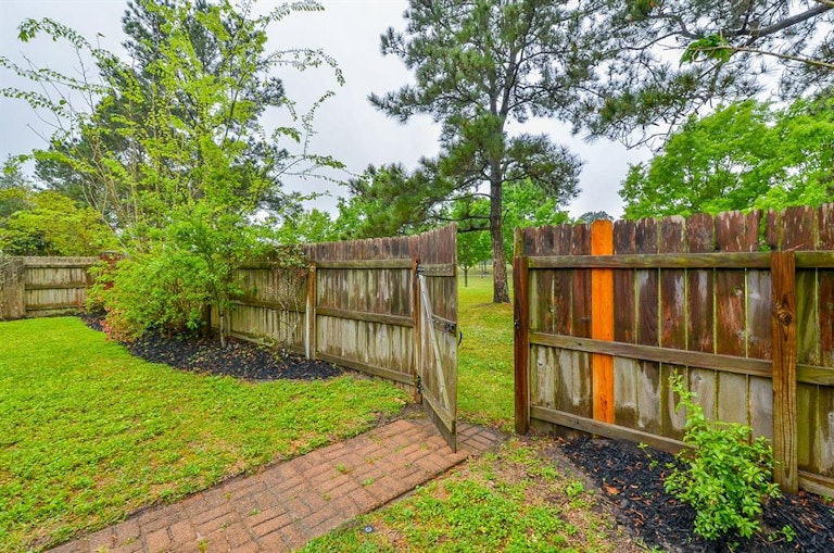 Photo 24 of 27 - 8227 Summer Reef Dr, Houston, TX 77095