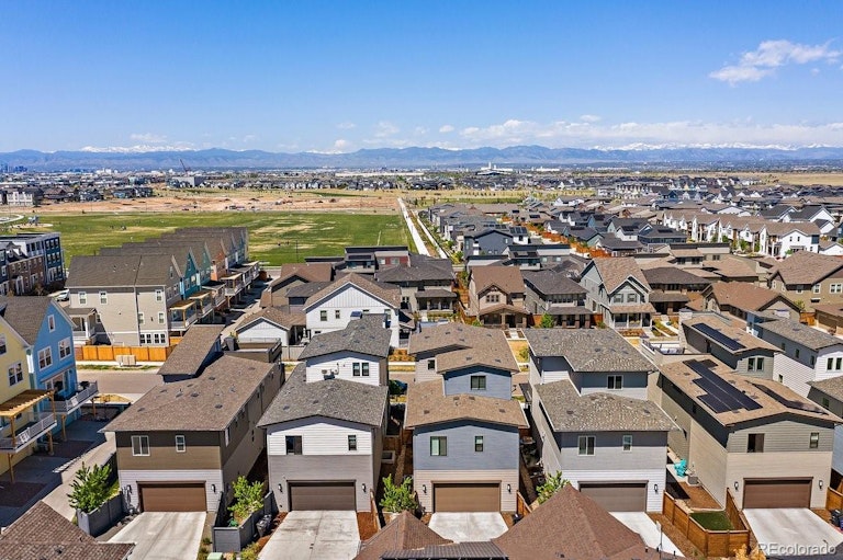 Photo 5 of 40 - 5830 Geneva St, Denver, CO 80238