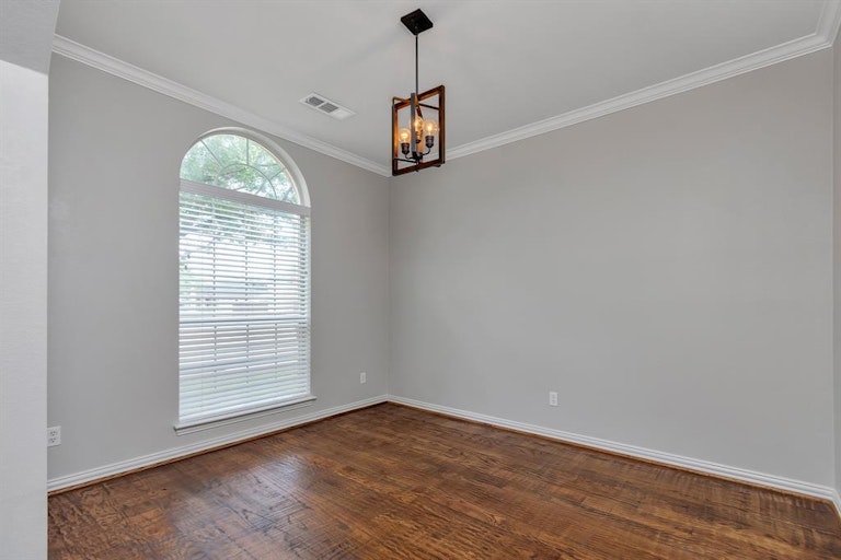 Photo 5 of 40 - 215 Durango Dr, Roanoke, TX 76262