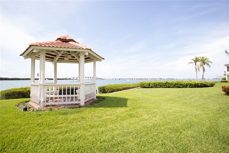 Photo 26 of 32 - 6295 Bahia Del Mar Cir #213, Saint Petersburg, FL 33715