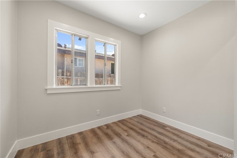 Photo 16 of 25 - 3321 W 27th St, Los Angeles, CA 90018