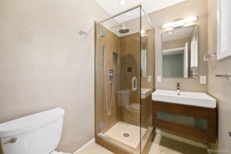 Photo 13 of 25 - 2207 Zinnia St, Golden, CO 80401