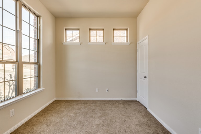 Photo 13 of 26 - 5908 Paddlefish Dr, Fort Worth, TX 76179
