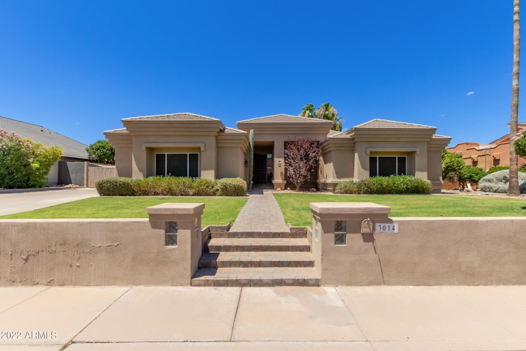 Photo 1 of 35 - 3014 E Winchcomb Dr, Phoenix, AZ 85032