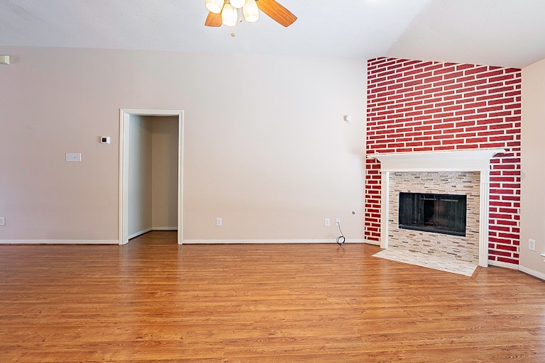 Photo 11 of 26 - 3839 Canton Dr, Pearland, TX 77584
