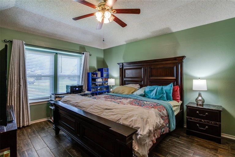 Photo 13 of 22 - 3929 Hearthstone Dr, Mesquite, TX 75150