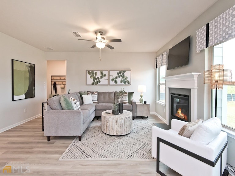 Photo 7 of 18 - 869 Sara Meadow Rd, Loganville, GA 30052